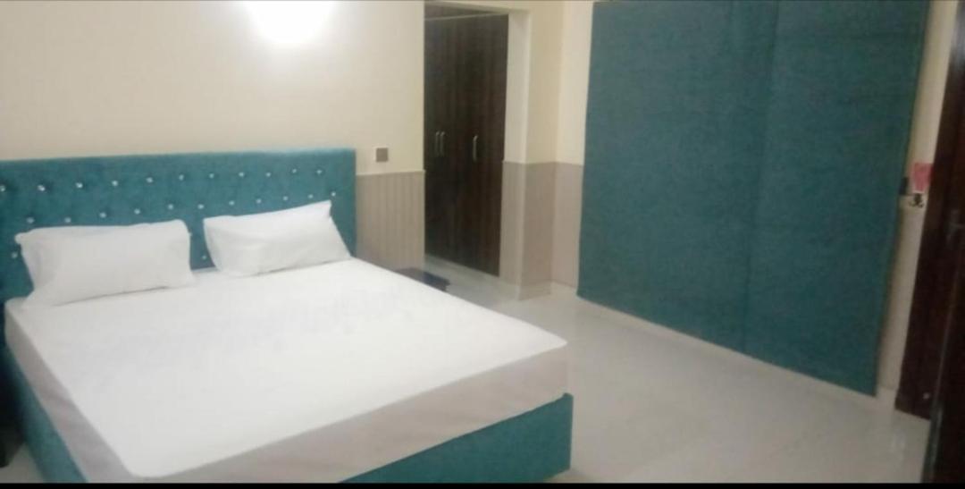 Hak Mall Suites And Apartments Rawalpindi Eksteriør bilde