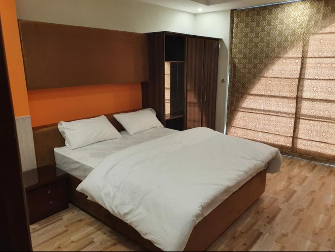 Hak Mall Suites And Apartments Rawalpindi Eksteriør bilde