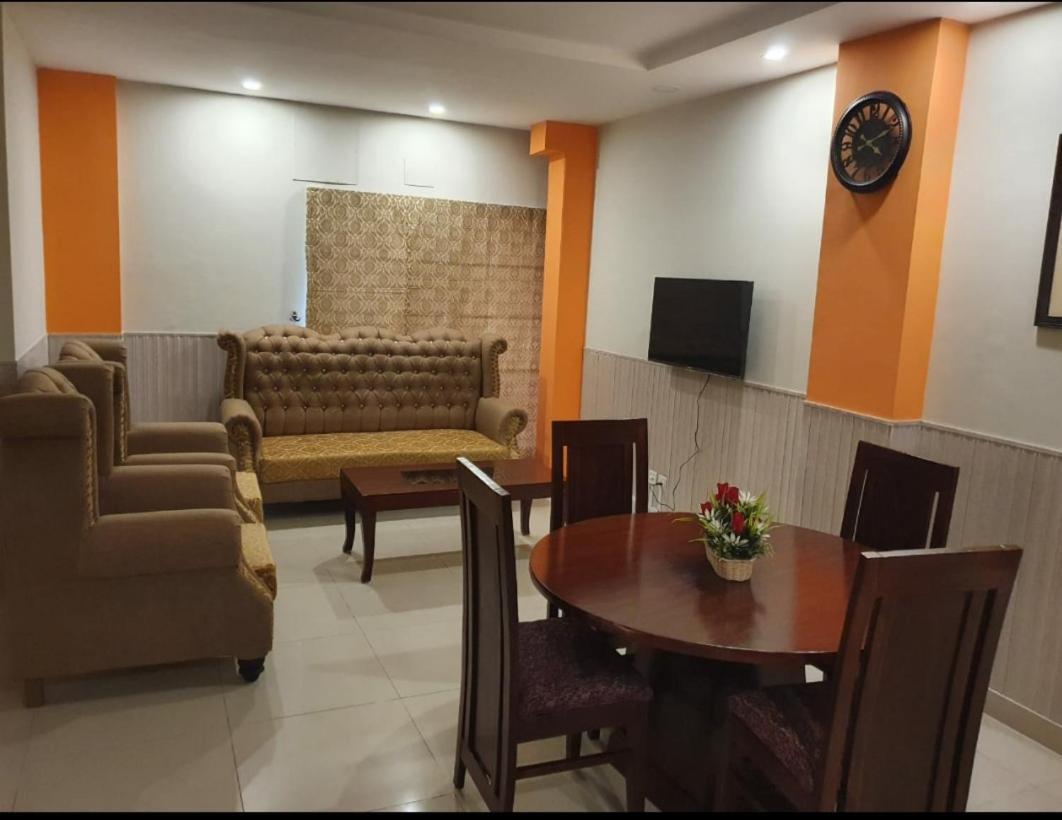 Hak Mall Suites And Apartments Rawalpindi Eksteriør bilde