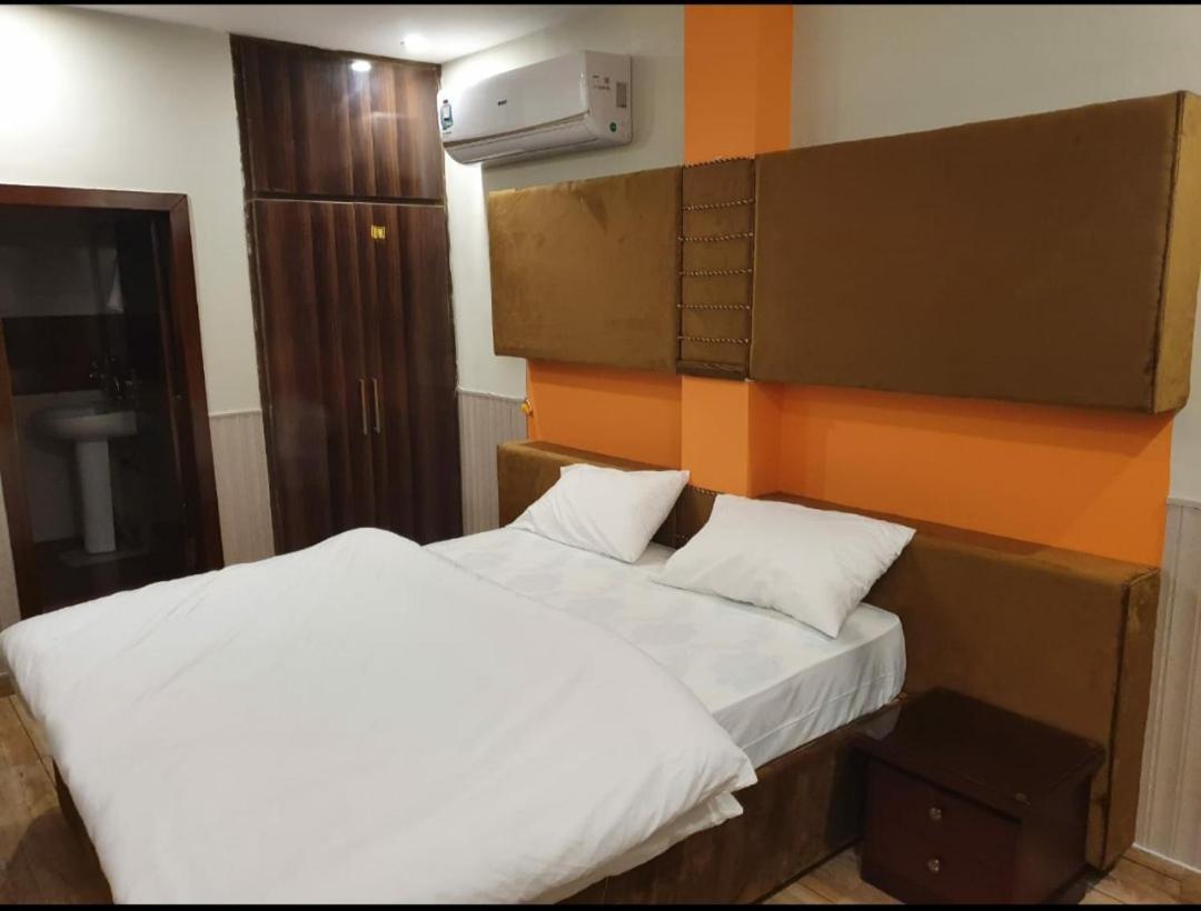 Hak Mall Suites And Apartments Rawalpindi Eksteriør bilde