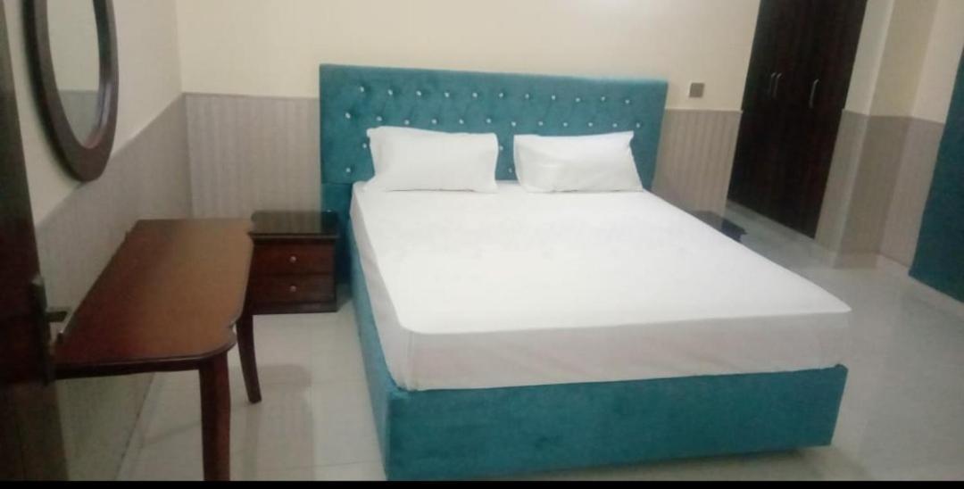 Hak Mall Suites And Apartments Rawalpindi Eksteriør bilde