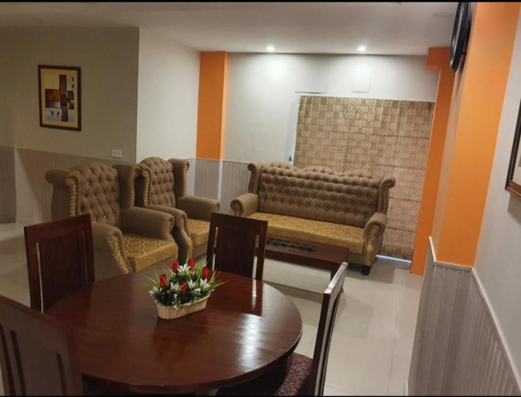 Hak Mall Suites And Apartments Rawalpindi Eksteriør bilde