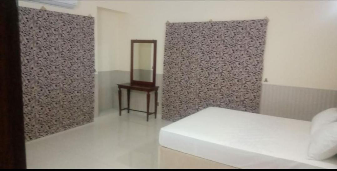Hak Mall Suites And Apartments Rawalpindi Eksteriør bilde